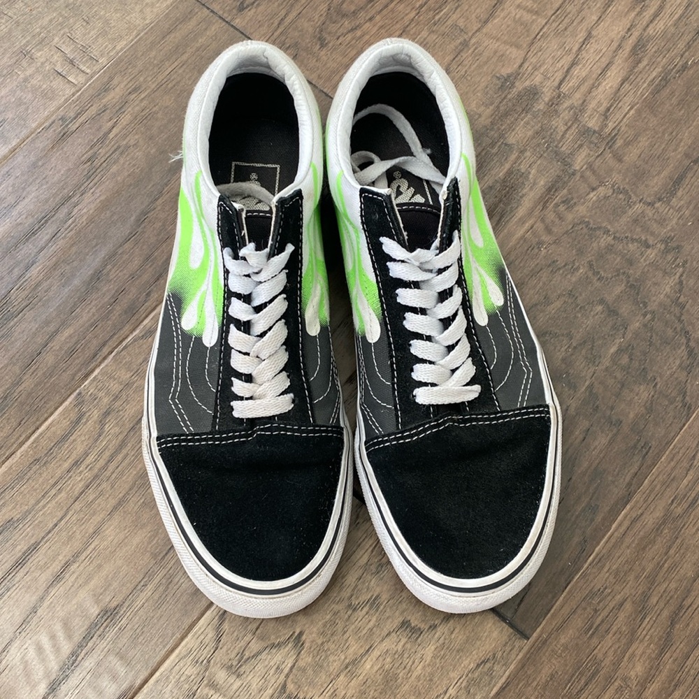 Old Skool Vans Black w/ green flames size 7.5 Mens EUC/VGUC